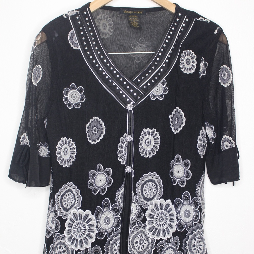 NWOT Design Works Black & White Blouse